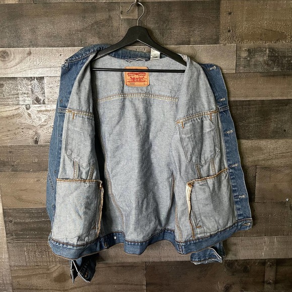 SOLD Levi's Denim Trucker Jacket Large - Picture 3 of 3